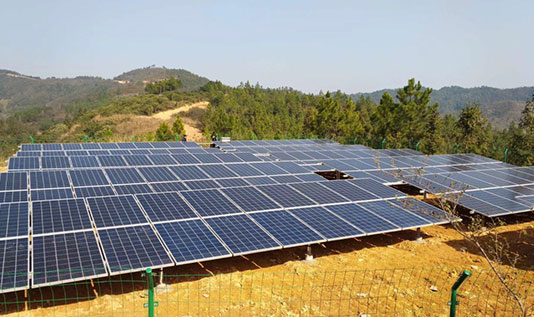 愛(ài)康祁東光伏扶貧電站（51個(gè)村級(jí)扶貧電站），總裝機(jī)容量3.06MW，預(yù)計(jì)年發(fā)電量280萬(wàn)kW·h，年扶貧收益238萬(wàn)元。